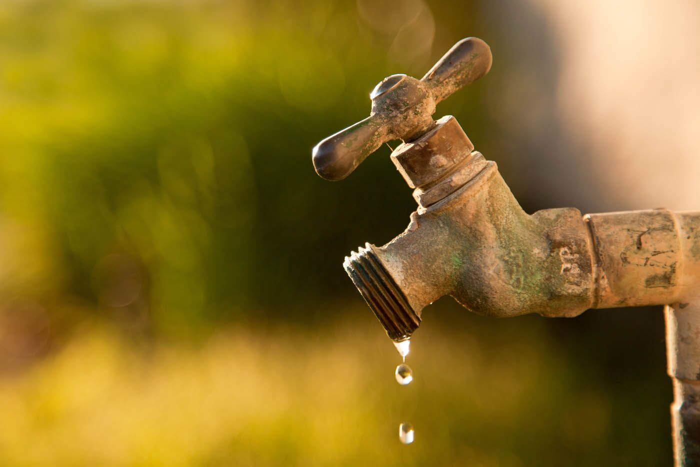 A leaky faucet, choose WyattWorks for your plumbing company in Parma / Seven Hills. 